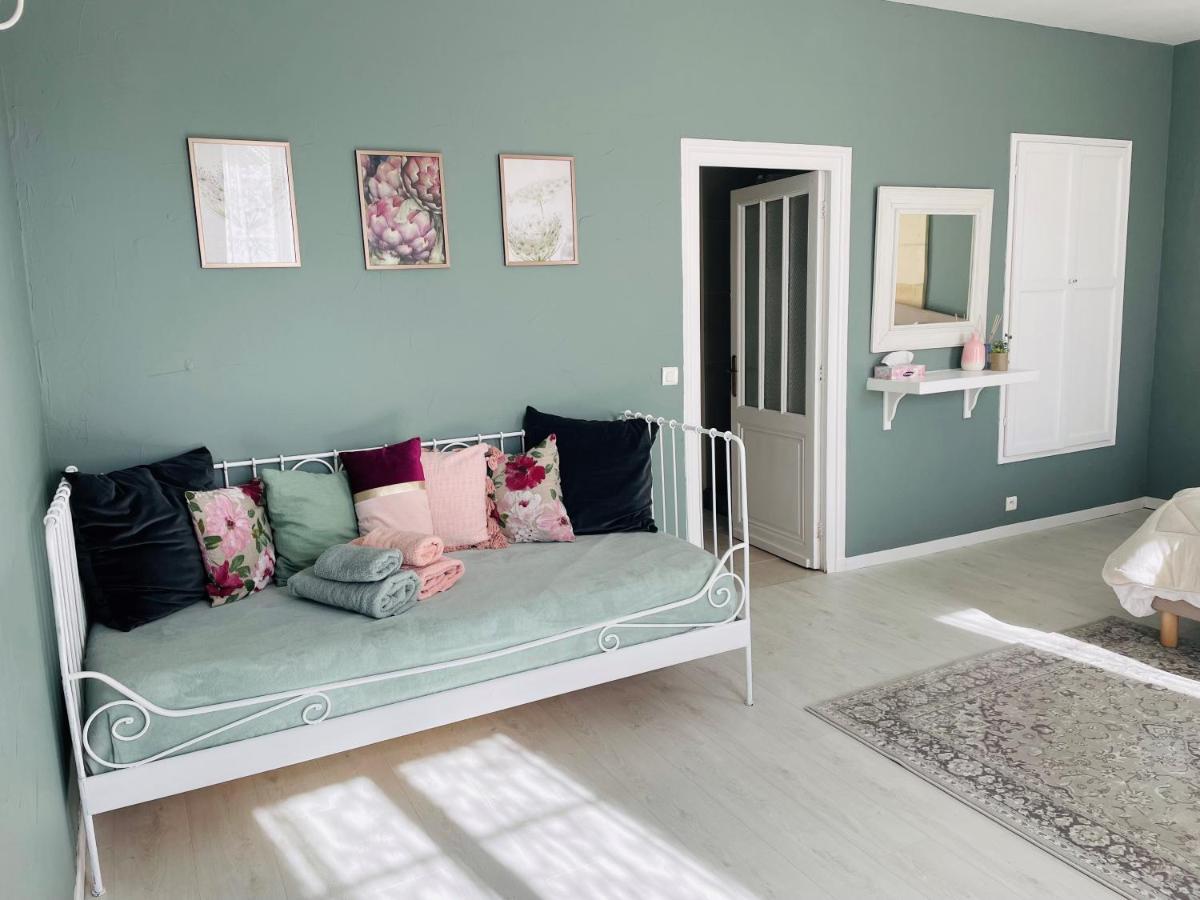 Bed and Breakfast La Vigne D'Or Teuillac Экстерьер фото