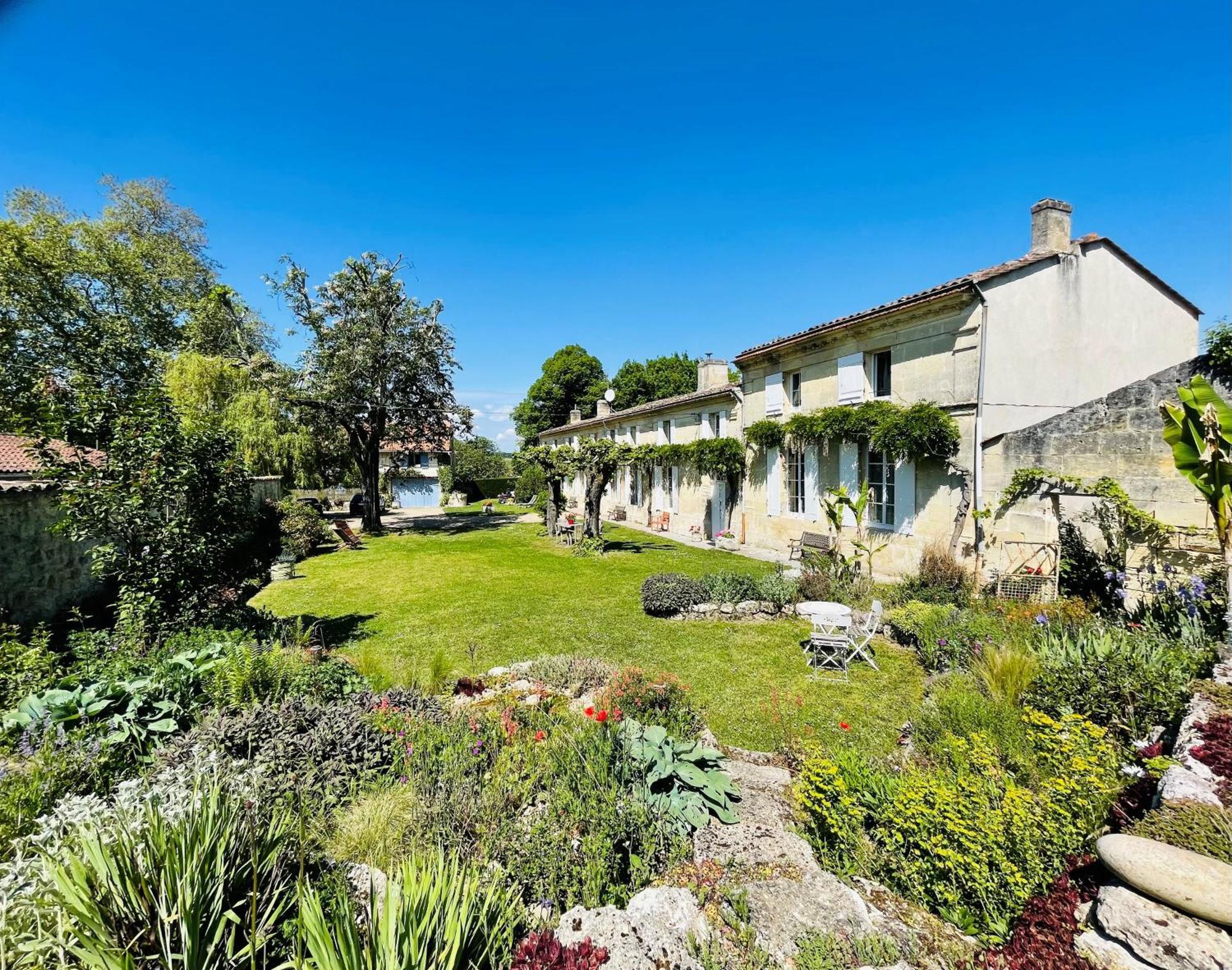 Bed and Breakfast La Vigne D'Or Teuillac Экстерьер фото